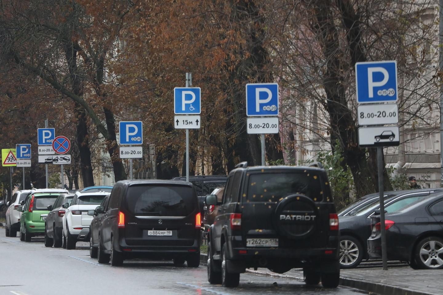 Петербуржцы с инвалидностью смогут бесплатно парковаться в своем районе